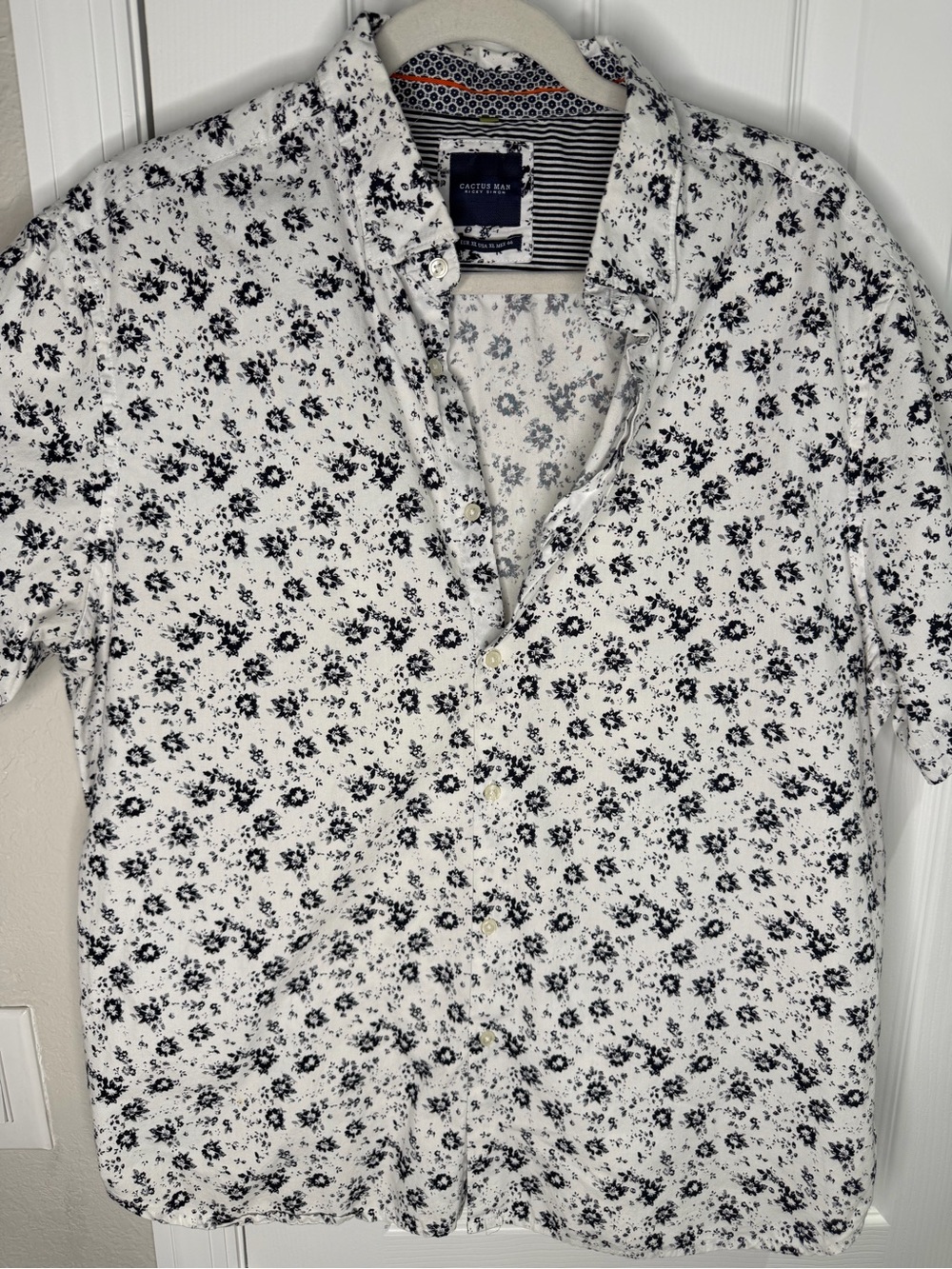 Cactus Man Ricky Singh Men’s XL 44 Floral Short Sleeve Button Down Shirt